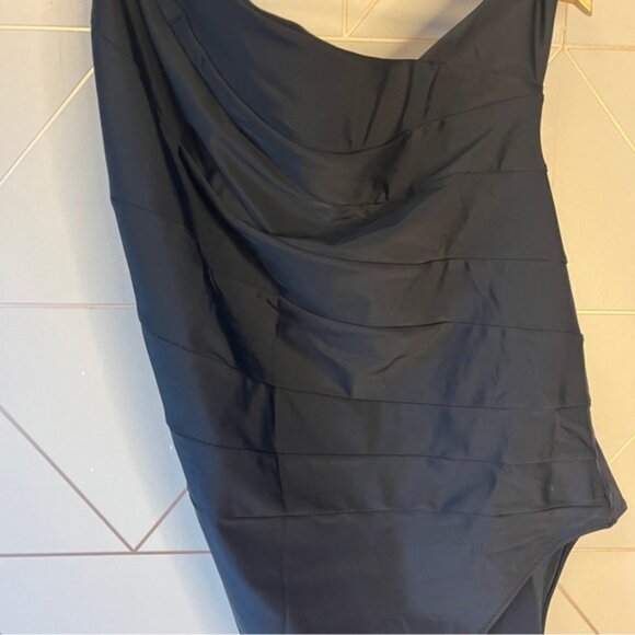 Summersalt The Sidestroke One Piece Swimsuit Sea Urchin Black - Picture 4 of 8